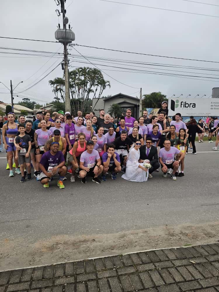 Pódio com troféu em prova de corrida